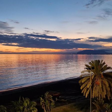 Primera Linea De Playa Con Vistas Al Mar رينكون ذي لا مْبيكتوري المظهر الخارجي الصورة